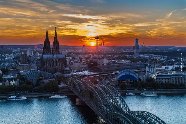 Villa à acheter à Cologne : Villas exclusives – Coûts, marché caché, agent immobilier & Co.