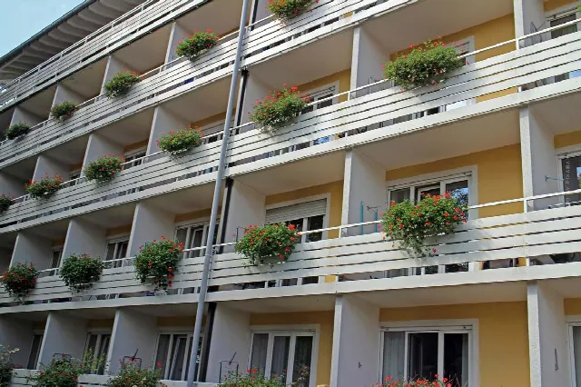 Acheter un bien immobilier avec un engagement social : Loyer basé sur les coûts, post-affectation & certificat d’autorisation de logement expliqués