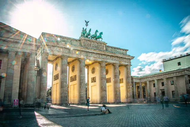 Habiter à Berlin : immobilier de luxe à Charlottenburg, Friedrichshain, Dahlem & Co. – Visite & prix au mètre carré pour villa, appartement et terrain