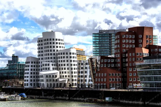 Habiter à Düsseldorf : des propriétés de luxe exclusives sur les rives du Rhin à Oberkassel, Altstadt & Golzheim – conseils, prix au mètre carré, etc.