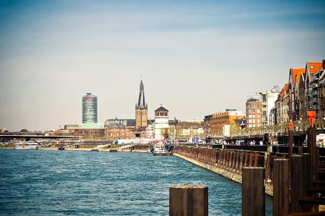 Habiter dans la vieille ville (Düsseldorf) : immobilier exclusif dans le centre – prix au mètre carré pour villa, appartement & immeuble collectif