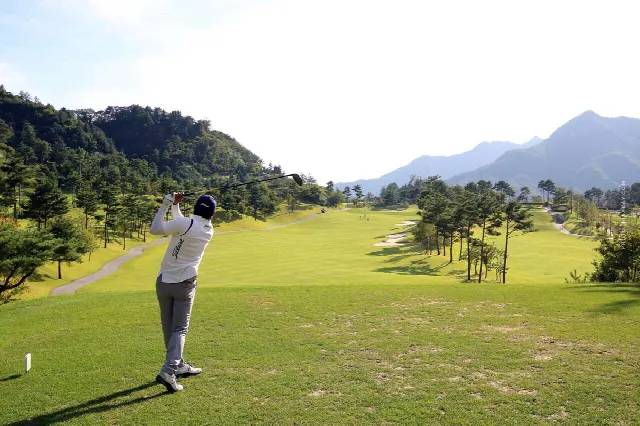 Terrain de golf Ibiza : Recommandation pour les meilleurs terrains de golf de l’île (+ conseils immobiliers)
