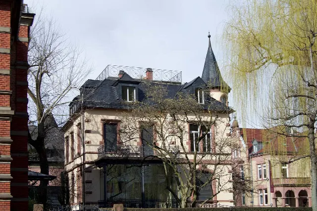 10% de commission de Tippgeber Frankfurt (Mainz, Wiesbaden) : 18 millions Villa – Acheteur pour cette villa et d’autres villas