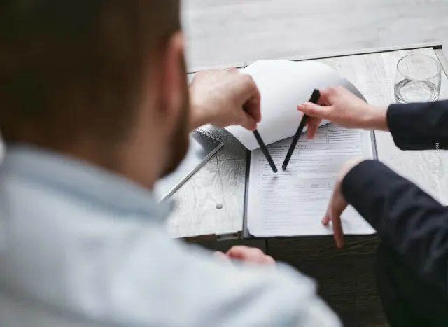 Vente d’appartement : contrat de vente – Sur quoi prêter attention ? – Contenu, notaire & documents