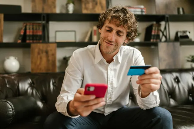 Calculateur de cartes de crédit et de débit : Comparaison des prestataires allemands – Contrôle gratuit
