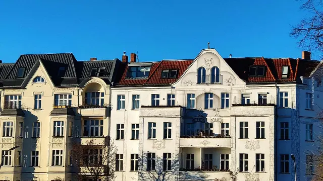 Vendre un immeuble d’habitation à Berlin : démarches, courtiers, impôts – à quoi faut-il faire attention ?