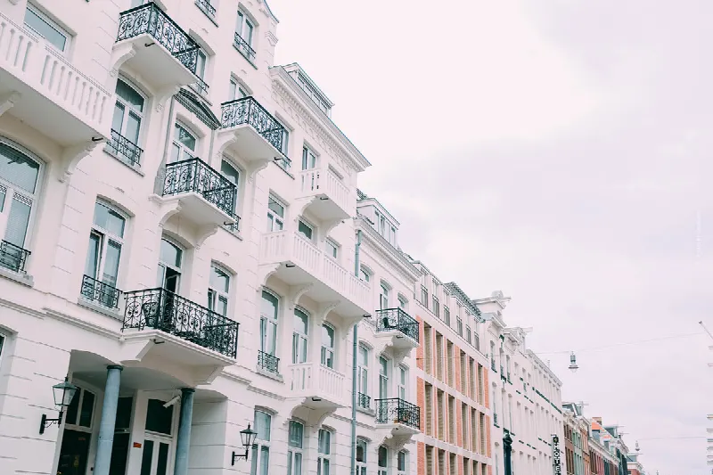 Vendre un appartement à Francfort : bases, déroulement, impôts – Guide
