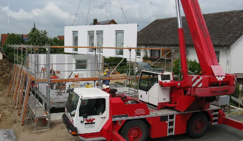 Maison préfabriquée : de la recherche de fournisseurs à la construction clé en main – Comparaison des prix et des coûts, conseils et avantages