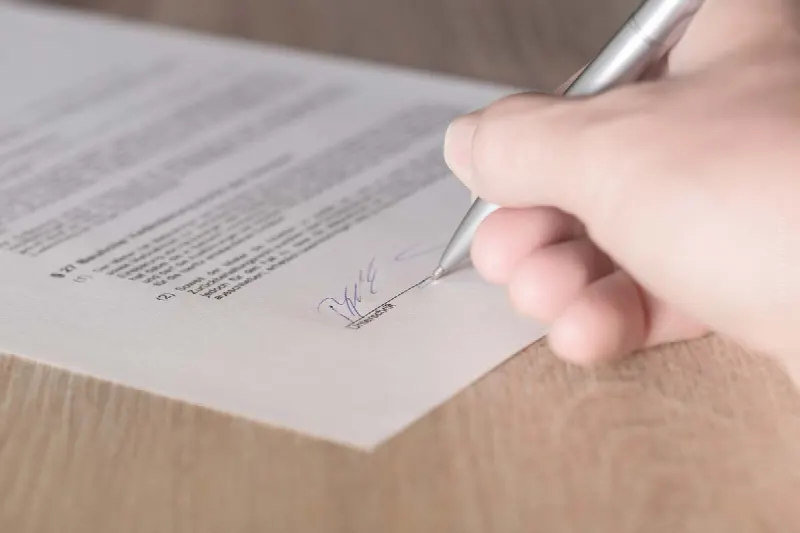 La commission de l’agent immobilier expliquée : montant des frais selon le Land lors de l’achat d’un bien immobilier