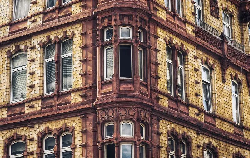 Vendre une maison ancienne / un immeuble collectif : accumulation de rénovations, logements vides, délabrement – que faire ?
