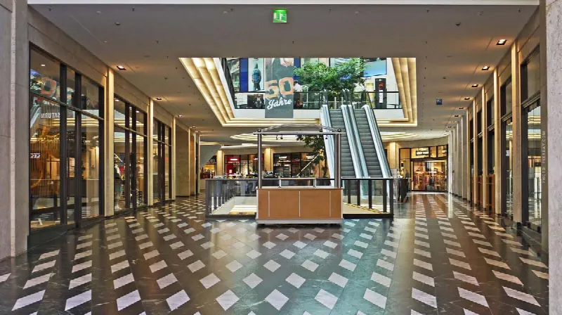 Vendre un centre commercial : Immobilier commercial, terrain et procédure – Guide