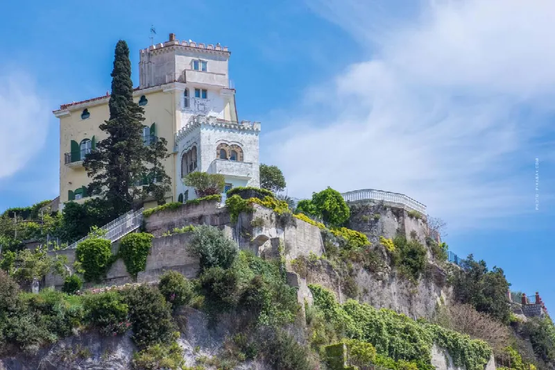 Financer une villa à l’étranger : crédit, fonds propres et effets de taux Rendement locatif + exemples