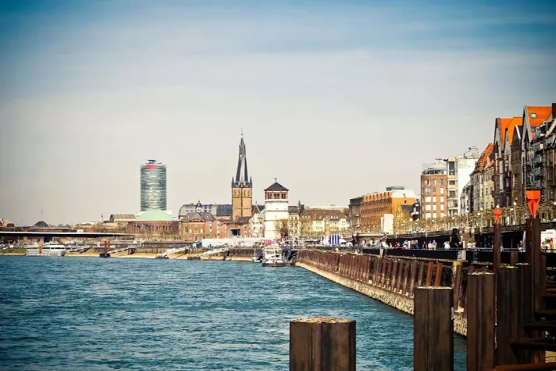 Habiter dans la vieille ville (Düsseldorf) : immobilier exclusif dans le centre – prix au mètre carré pour villa, appartement & immeuble collectif