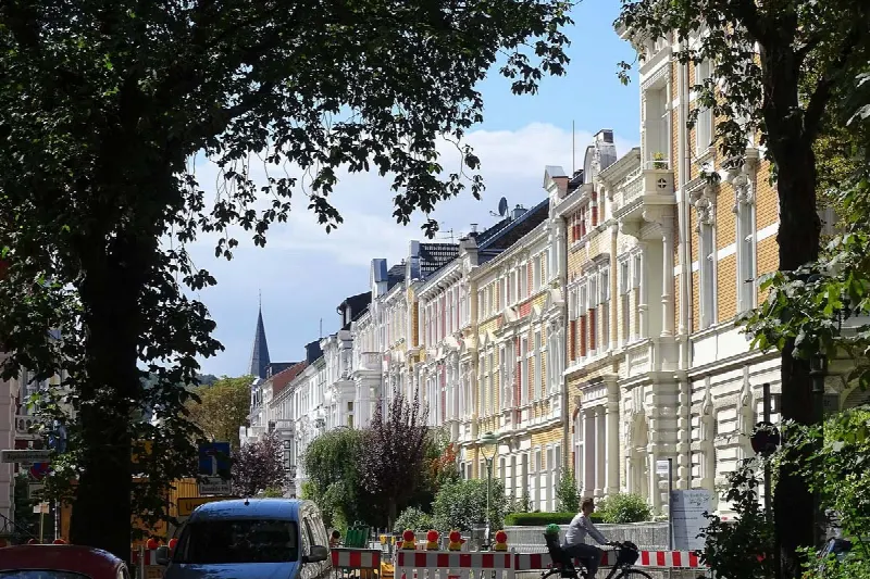 Vendre un immeuble à Bonn : courtiers, impôts, démarches