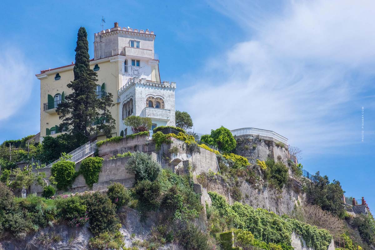 Financer une villa à l'étranger : crédit, fonds propres et effets de taux Rendement locatif + exemples