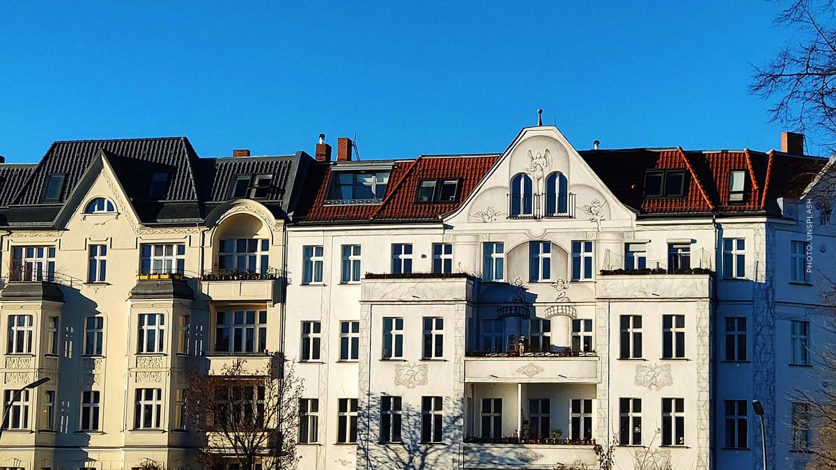 Vendre un immeuble d'habitation à Berlin : démarches, courtiers, impôts - à quoi faut-il faire attention ?